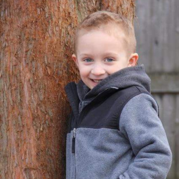 Meet your Posher, April - Picture 3 of 4